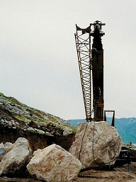 moving_rock.jpg (18274 bytes)
